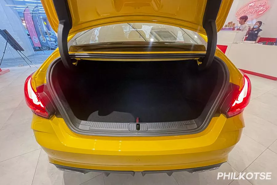 2023 MG GT trunk