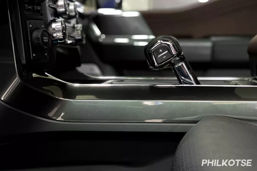 2022 Ford F-150 Lariat shifter