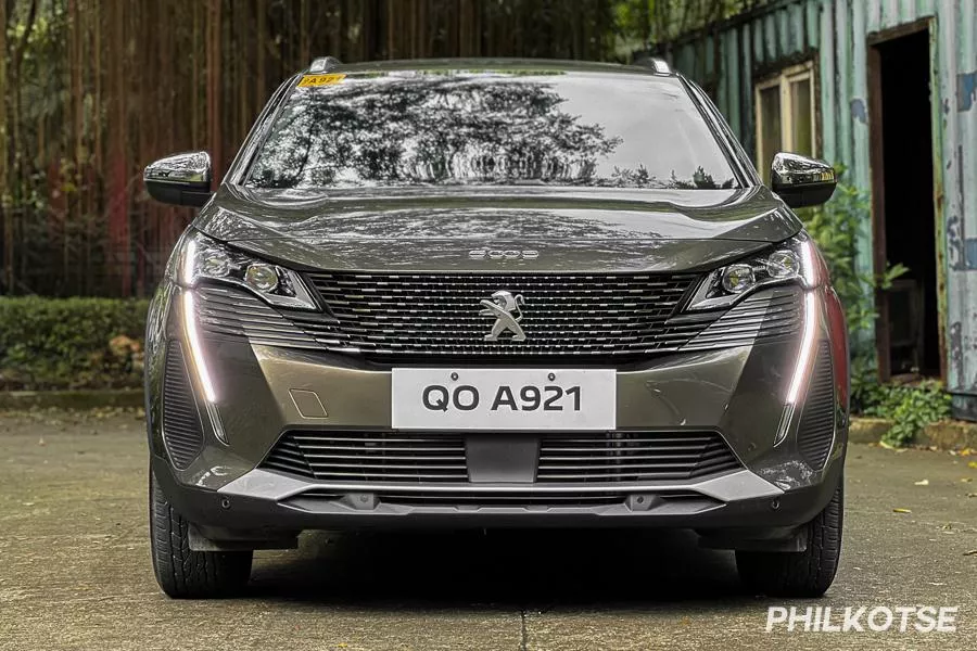 Peugeot 5008 front view