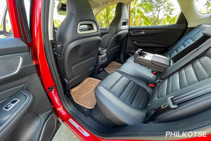 A picture of the MG HS' rear cabin