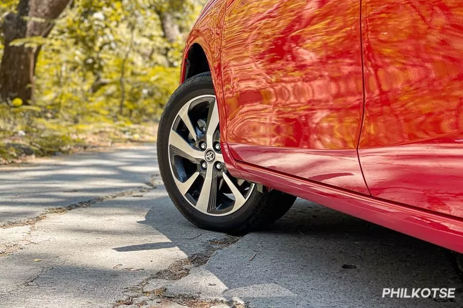 A picture of the Vios G's front wheels.