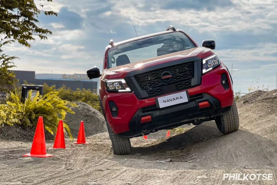 2021 Nissan Navara front