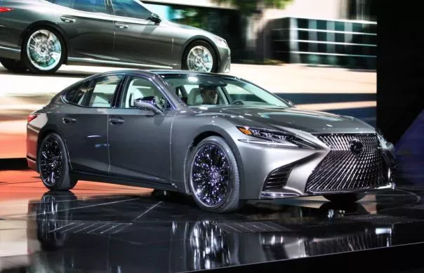 Angular front of the 2018 Lexus LS 350