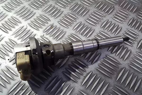 The Isuzu Troopers fuel injector A picture of the Isuzu Troopers fuel injector