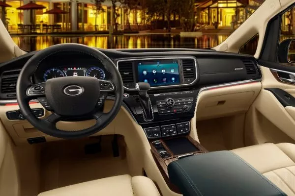GAC GM8 Premiere interior