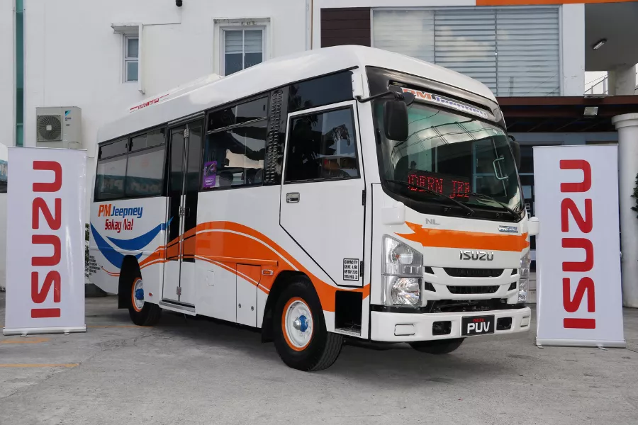 Isuzu PUV Class 2 front view