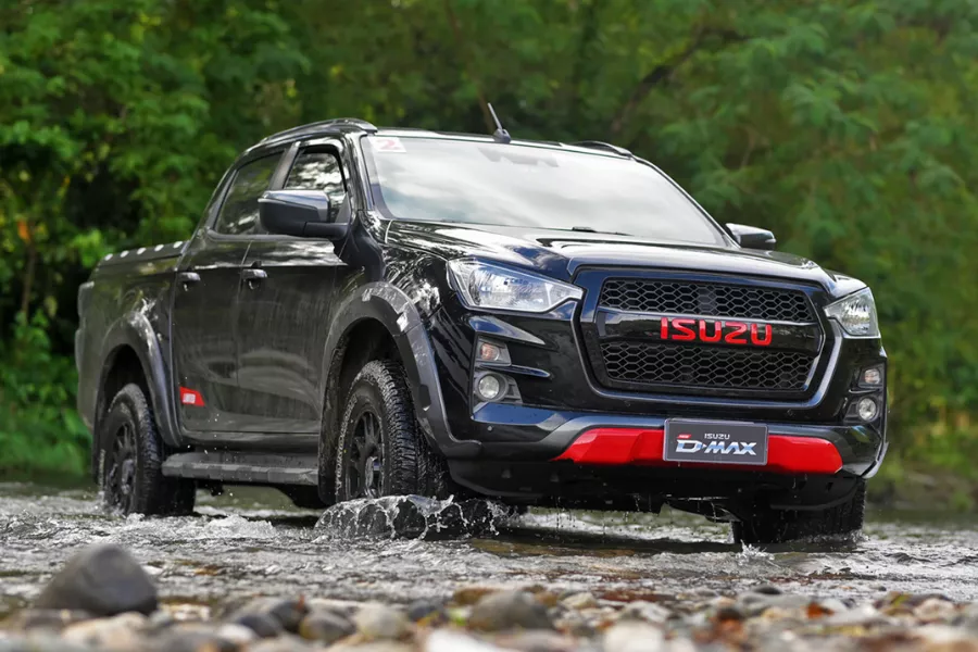 Isuzu D-Max Limited front view