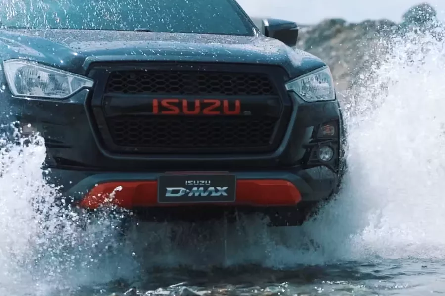 Isuzu D-Max front view