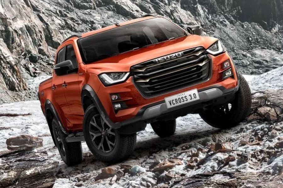 2022 Isuzu D-Max V-Cross front view