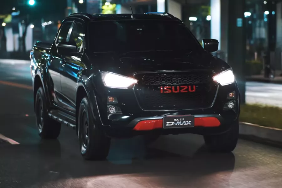 Isuzu D-Max front view