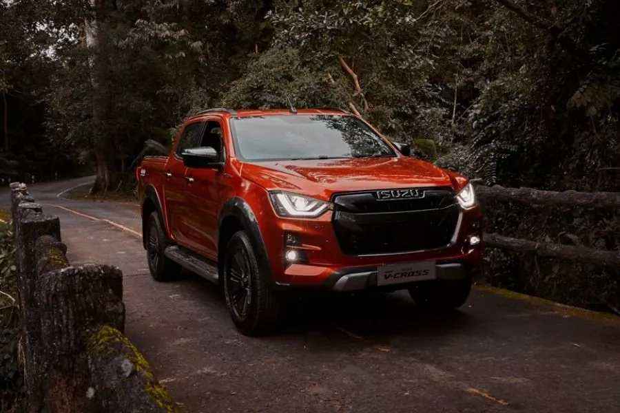 Isuzu D-Max front view