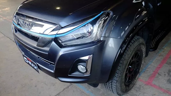 A picture of the front end of the D-Max Boondock edition