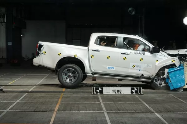Isuzu D-Max crash test