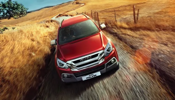 Isuzu MU-X 2018 facelift on the road