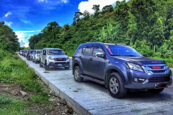 An mu-X with a red Isuzu badge