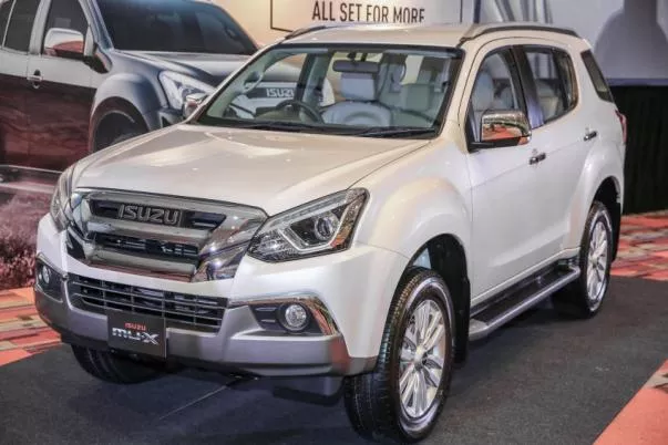 angular front of the Isuzu MU-X 2017 facelift