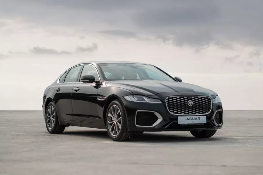 A picture of the front of the Jag XF