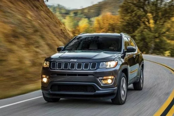 A picture of a Jeep Compass on a mountain road