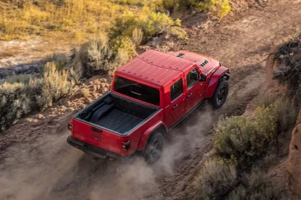 A picture of the Jeep Gladiator from the top as it travels on a savannah