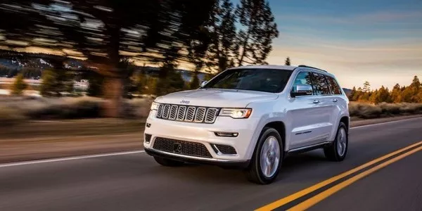 Jeep Grand Cherokee 2019 on the road