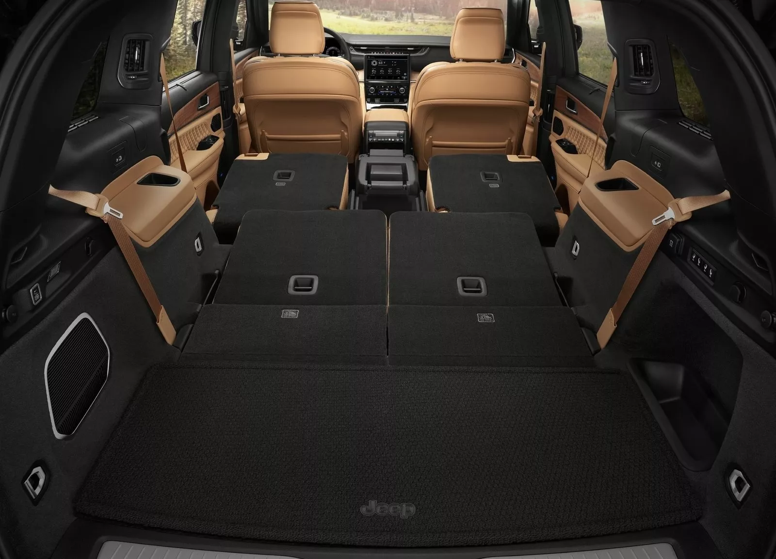 2021 Jeep Grand Cherokee interior view