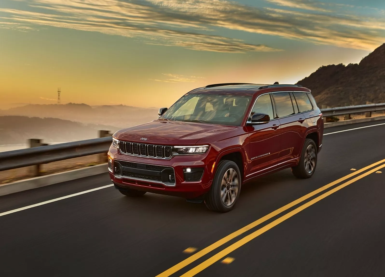 2021 Jeep Grand Cherokee front view