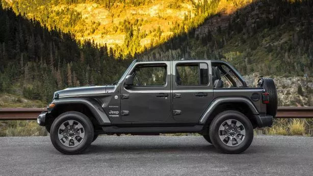 Jeep Wrangler 2018 side view