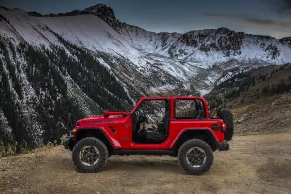 Side view of a Jeep Wrangler 2018