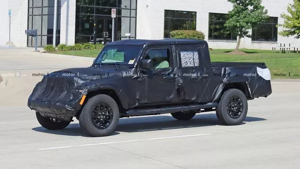 Spied Jeep Wrangler 2019 pick up angular front