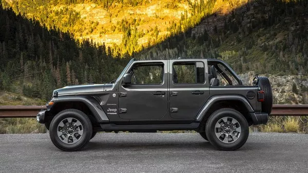 Jeep Wrangler 2020 side view