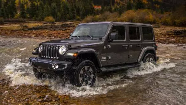 Jeep Wrangler 2018 wading a stream