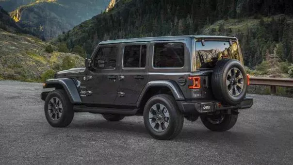 The rakish windshield is also worth of our interest Jeep Wrangler 2018 side view