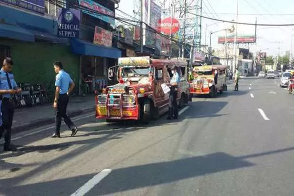 There have been numerous and uncountable scenarios where jeepney passengers would fall victims to theft and robbery. Jeepney on the road