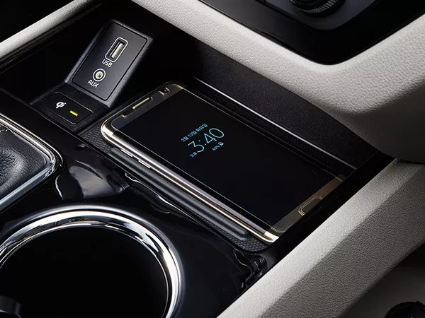 Kia Carnival 2018 facelift's wireless smartphone chargers 