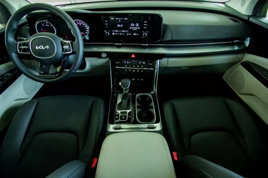 A modern take on the dashboard layout Kia Carnival interior view