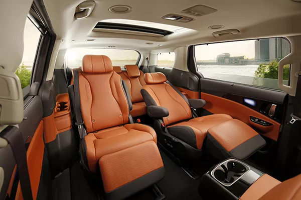 That's a lot of space for kids, your barkada, your relatives, your co-workers, what have you... A picture of the seats of the Kia Carnival.