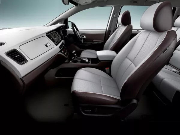 Kia Carnival 2.2D SX 2018 cabin 