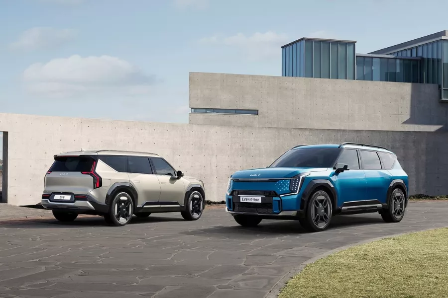 Kia EV9 front and rear