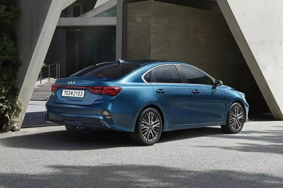 A picture of the rear of the 2022 Kia Forte while parked near a house