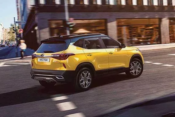 2020 Kia Seltos rear view