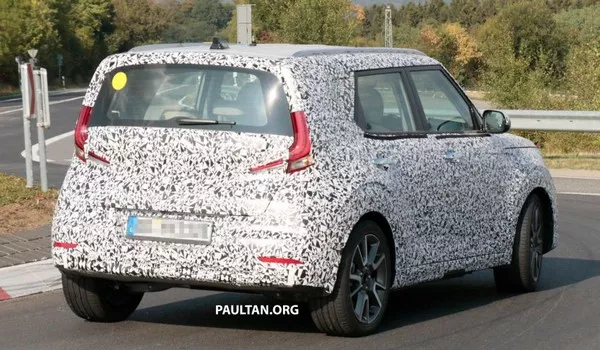 Spied Kia Soul 2019 EV on the road