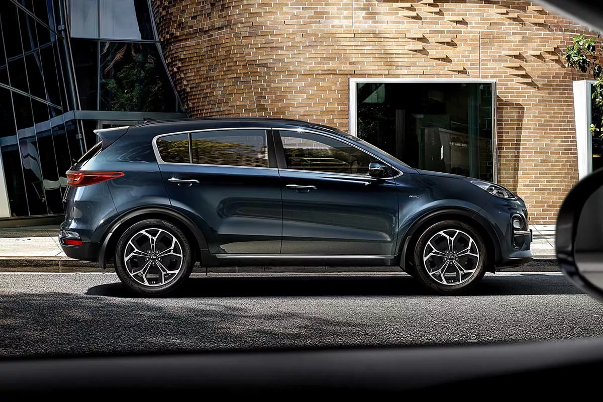 A picture of the Sportage from the side