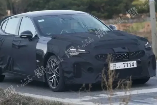 Spy images of the new Kia Stinger