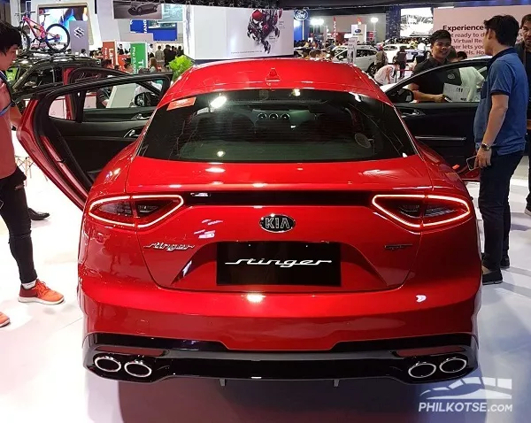 A shot of the Kia Stinger's rear. Note the dual exhausts