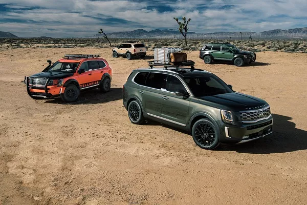 4 Kia Tellurides on a desert 