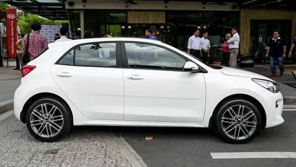 The city car has a simple and clean yet still outstanding and elegant look Kia Rio 2017 Philippines side view