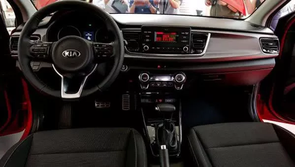 There are still some shortcomings of the all new Rio such as the outdated infotainment system Kia Rio 2017 Philippines dashboard