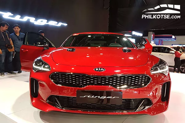 A shot of the Kia Stinger's front end