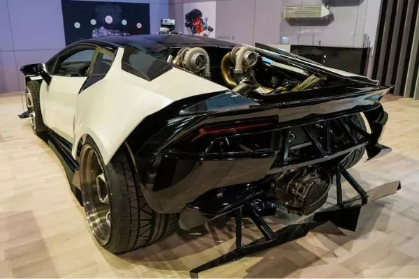 V8 Huracan's rear end