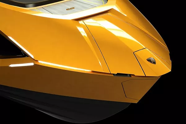A picture of the bow of the Lamboat